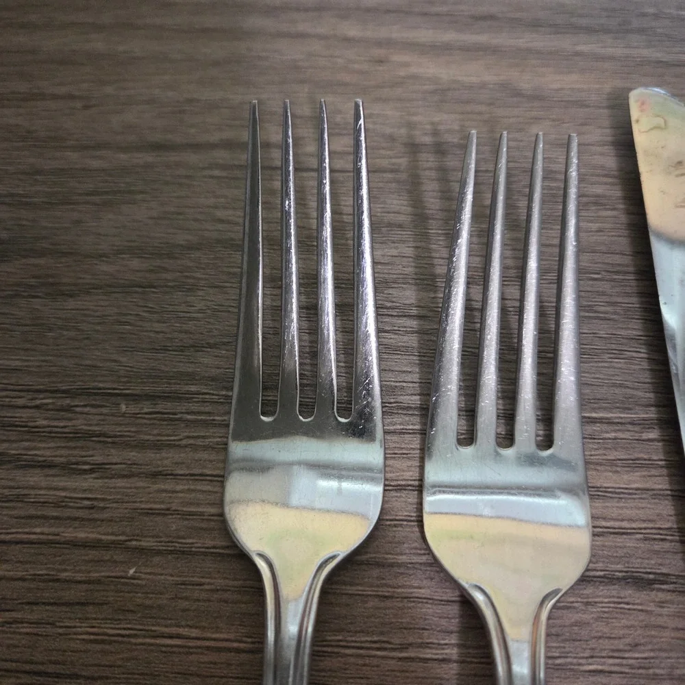 Wallace Casino 18/10 Stainless Steel Forks and Knives‎ Set of 2 each